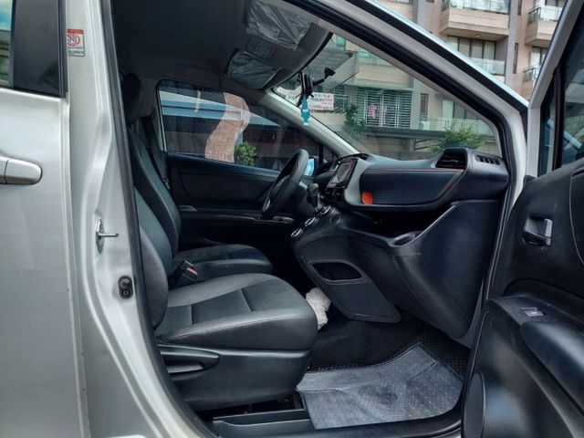 ~I-KEY~8顆安全氣囊~車門感應~恆溫~循跡防滑~場內同款車多台~歡迎預約賞車~輕鬆全額貸~  第8張相片