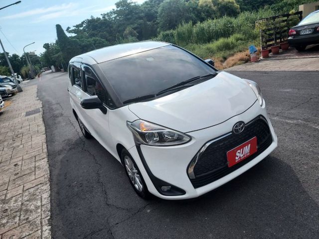 ~I-KEY~8顆安全氣囊~多功能螢幕~ABS~循跡防滑~摸門~車道偏移~場內同台車多台~歡迎預約賞車~輕鬆全額貸~  第3張相片