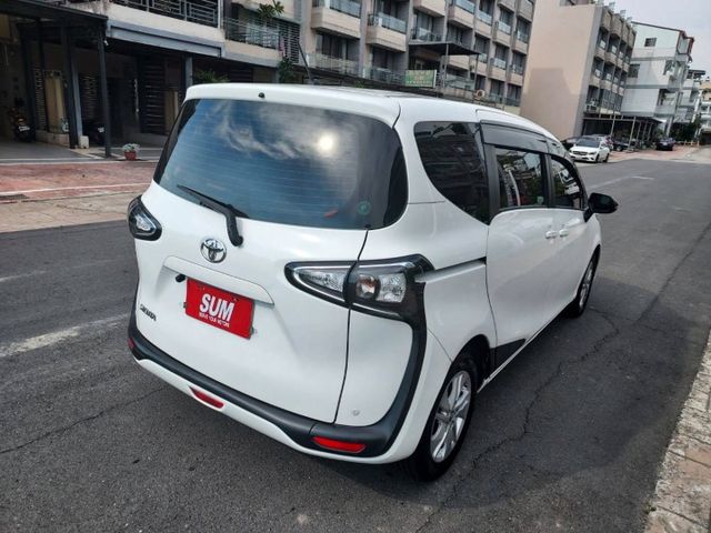 ~I-KEY~8顆安全氣囊~多功能螢幕~ABS~循跡防滑~摸門~車道偏移~場內同台車多台~歡迎預約賞車~輕鬆全額貸~  第4張相片