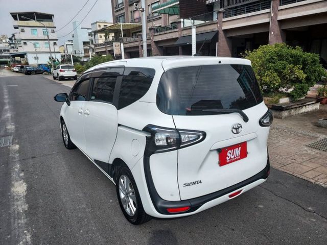 ~I-KEY~8顆安全氣囊~多功能螢幕~ABS~循跡防滑~摸門~車道偏移~場內同台車多台~歡迎預約賞車~輕鬆全額貸~  第5張相片