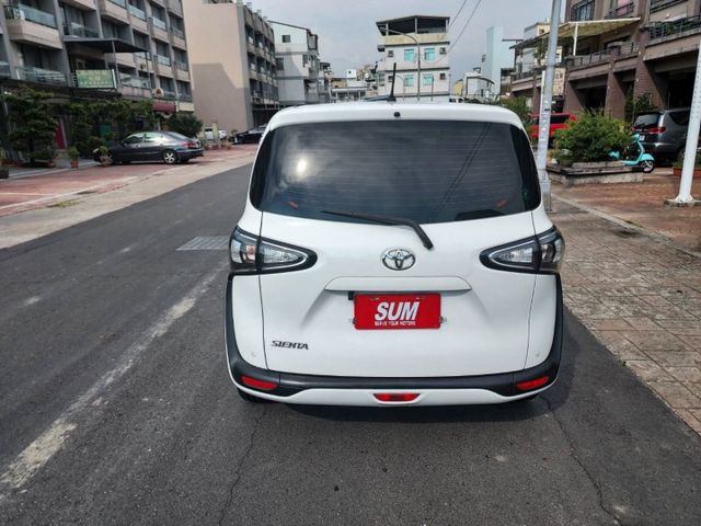 ~I-KEY~8顆安全氣囊~多功能螢幕~ABS~循跡防滑~摸門~車道偏移~場內同台車多台~歡迎預約賞車~輕鬆全額貸~  第6張相片