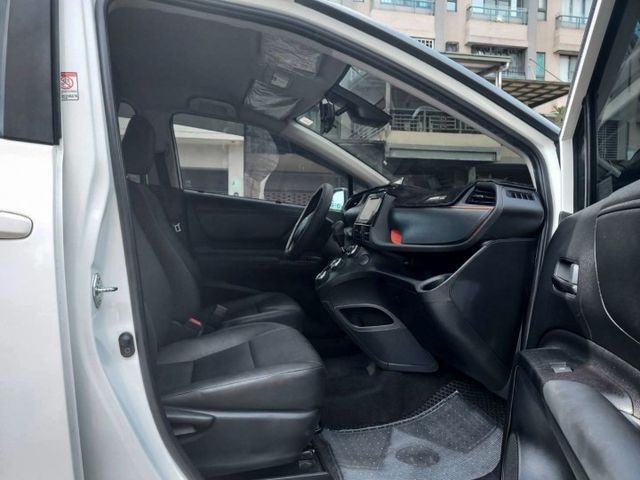 ~I-KEY~8顆安全氣囊~多功能螢幕~ABS~循跡防滑~摸門~車道偏移~場內同台車多台~歡迎預約賞車~輕鬆全額貸~  第8張相片