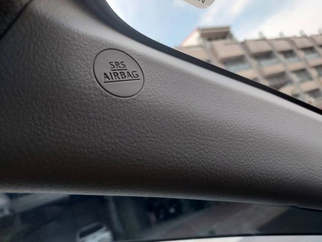 ~I-KEY~8顆安全氣囊~多功能螢幕~ABS~循跡防滑~摸門~車道偏移~場內同台車多台~歡迎預約賞車~輕鬆全額貸~  第11張相片