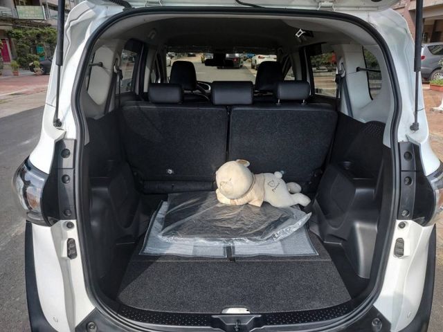 ~I-KEY~8顆安全氣囊~多功能螢幕~ABS~循跡防滑~摸門~車道偏移~場內同台車多台~歡迎預約賞車~輕鬆全額貸~  第12張相片