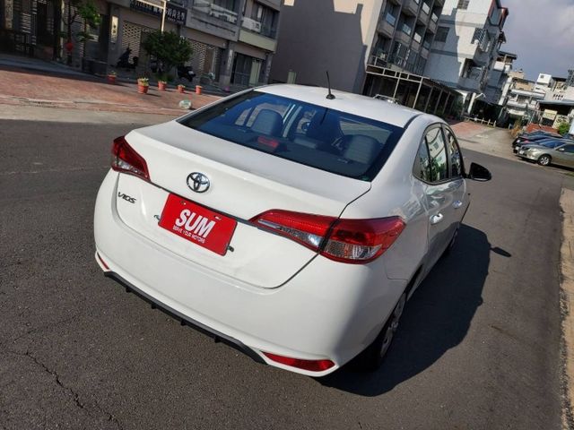 ~僅跑2萬公里~9顆安全氣囊~循跡防滑~ISOFIX~場內同款車多台~歡迎預約賞車~輕鬆全額貸~  第4張相片