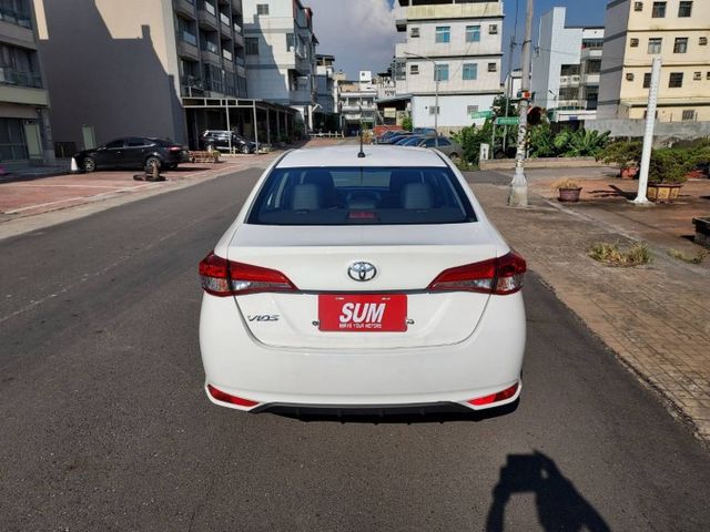 ~僅跑2萬公里~9顆安全氣囊~循跡防滑~ISOFIX~場內同款車多台~歡迎預約賞車~輕鬆全額貸~  第6張相片