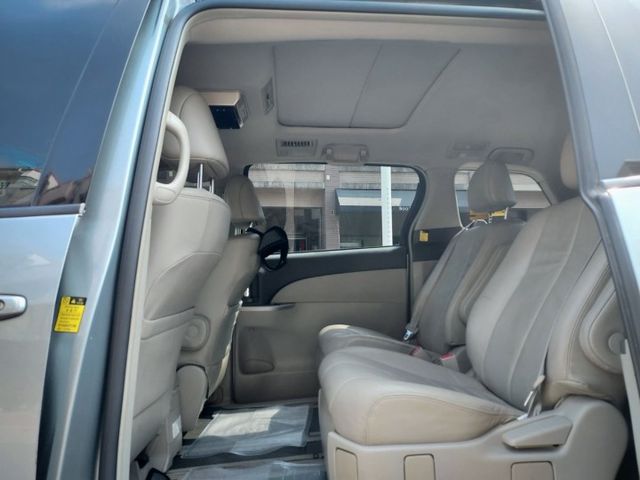 ~旗艦款~9安~I-KEY~雙電滑門~電尾門~循跡防滑~天窗~里程錶有更換過~歡迎預約賞車~輕鬆全額貸~  第8張相片