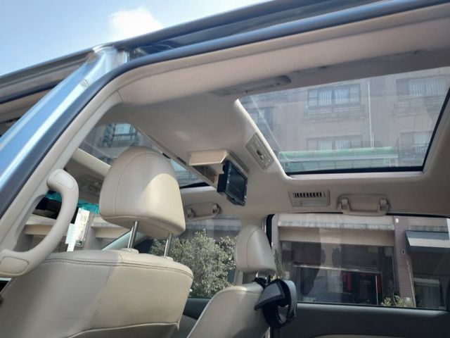 ~旗艦款~9安~I-KEY~雙電滑門~電尾門~循跡防滑~天窗~里程錶有更換過~歡迎預約賞車~輕鬆全額貸~  第13張相片