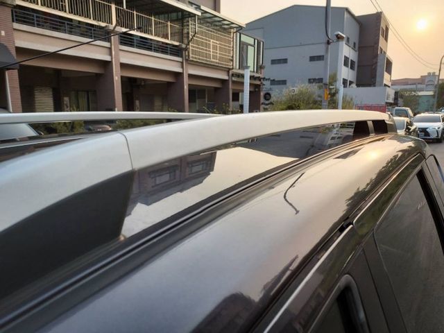 ~超值首選新款引擎~行李架~空間大~內裝美~都會型小休旅~場內國民車數十台~歡迎預約賞車~輕鬆全額貸～  第12張相片