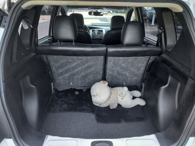 行家皮椅版~行李架~空間大~內裝美~都會型小休旅~場內國民車數十台~歡迎預約賞車~  第12張相片