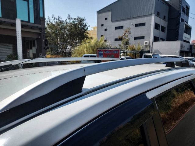 行家皮椅版~行李架~空間大~內裝美~都會型小休旅~場內國民車數十台~歡迎預約賞車~  第13張相片