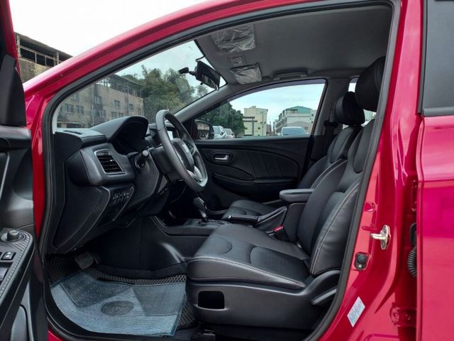 僅跑1萬!!~恆溫~4安~定速~循跡防滑~歡迎預約賞車~輕鬆全額貸~  第7張相片