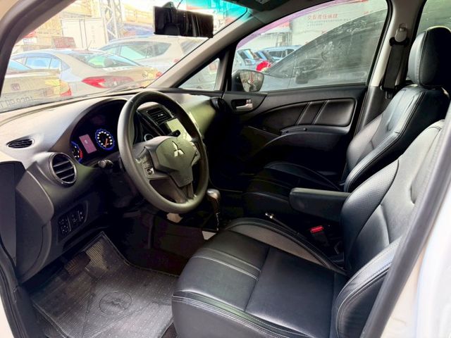 I-KEY~恆溫~雙安~電尾門~定速~循跡防滑~衛星導航~同款車多台~歡迎預約賞車~輕鬆全額貸~  第7張相片