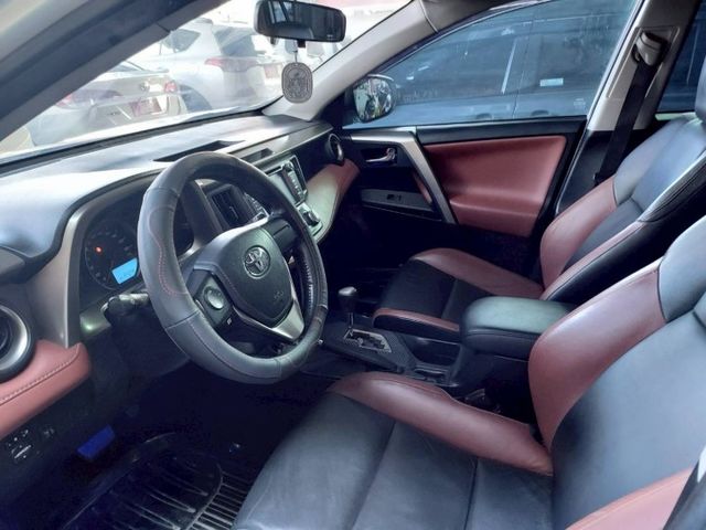 ~14年領牌~I-KEY~電動座椅~車門感應~恆溫~雙安～ABS~定速~多功能影音~歡迎預約賞車~輕鬆全額貸~  第6張相片