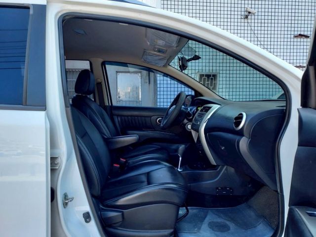 行家皮椅版~行李架~空間大~內裝美~都會型小休旅~場內同款車多台~歡迎預約賞車~輕鬆全額貸~  第8張相片