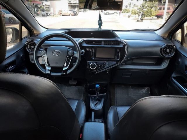 ~I-KEY~車門感應~9 安~定速~循跡防滑~盲點偵測~歡迎預約賞車~輕鬆全額貸~  第11張相片