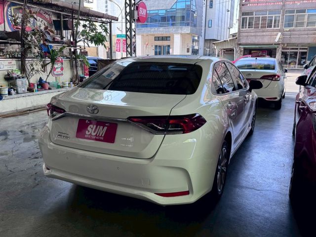 ~12代豪華+~i-key~摸門~恆溫~9安~ACC跟車~車道偏移~定速~循跡防滑~盲點偵測~環景~多功能影音~輕鬆全額  第4張相片