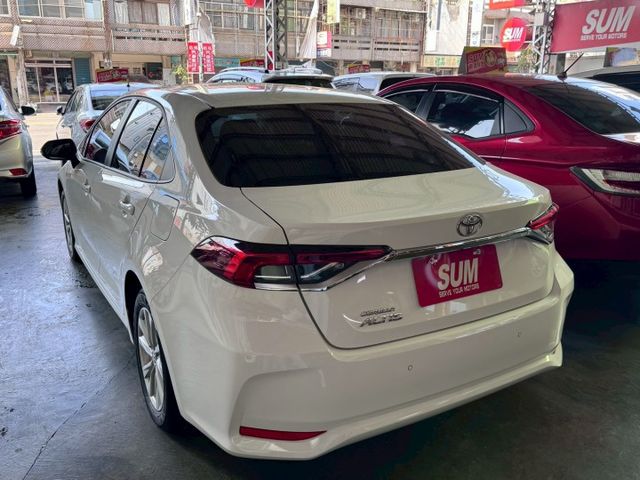 ~12代豪華+~i-key~摸門~恆溫~9安~ACC跟車~車道偏移~定速~循跡防滑~盲點偵測~環景~多功能影音~輕鬆全額  第5張相片