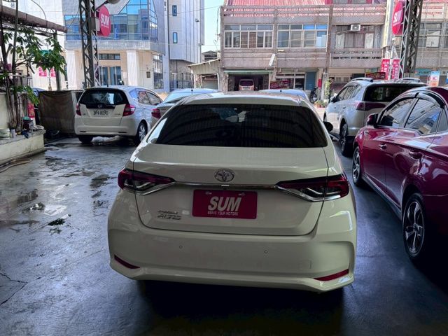 ~12代豪華+~i-key~摸門~恆溫~9安~ACC跟車~車道偏移~定速~循跡防滑~盲點偵測~環景~多功能影音~輕鬆全額  第6張相片