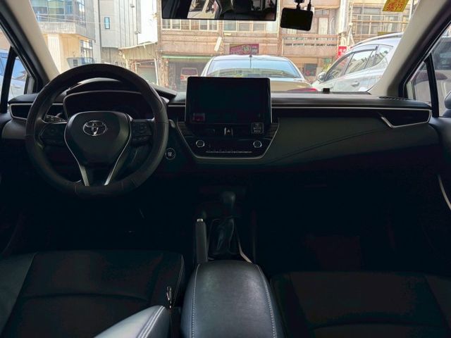 ~12代豪華+~i-key~摸門~恆溫~9安~ACC跟車~車道偏移~定速~循跡防滑~盲點偵測~環景~多功能影音~輕鬆全額  第9張相片