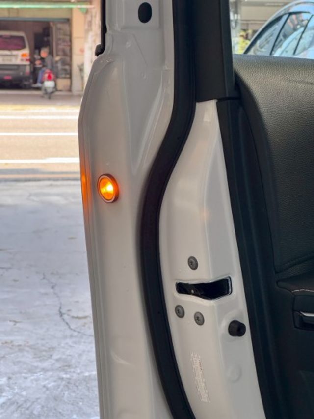 ~12代豪華+~i-key~摸門~恆溫~9安~ACC跟車~車道偏移~定速~循跡防滑~盲點偵測~環景~多功能影音~輕鬆全額  第12張相片