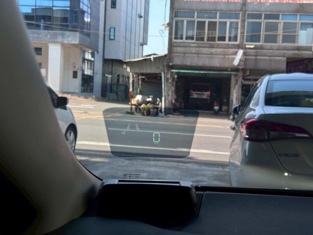 ~12代豪華+~i-key~摸門~恆溫~9安~ACC跟車~車道偏移~定速~循跡防滑~盲點偵測~環景~多功能影音~輕鬆全額  第15張相片