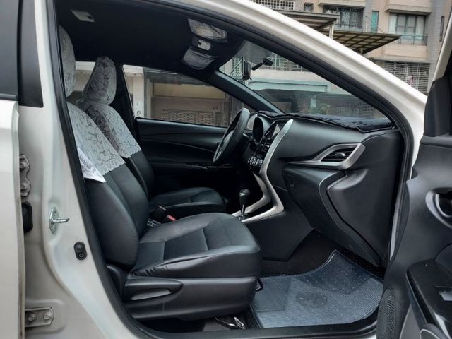 ~雙安~ABS~多功能影音~循跡防滑~場內同款多台~歡迎預約賞車~輕鬆全額貸~  第8張相片