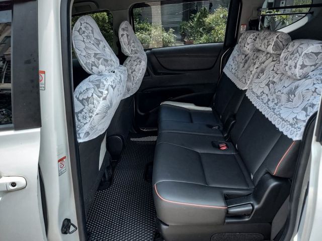 ~豪華PLUS版~I-KEY~定速~車門感應~電滑門~4安~循跡防滑~盲點偵測~場內同款車多台~輕鬆全額貸  第9張相片