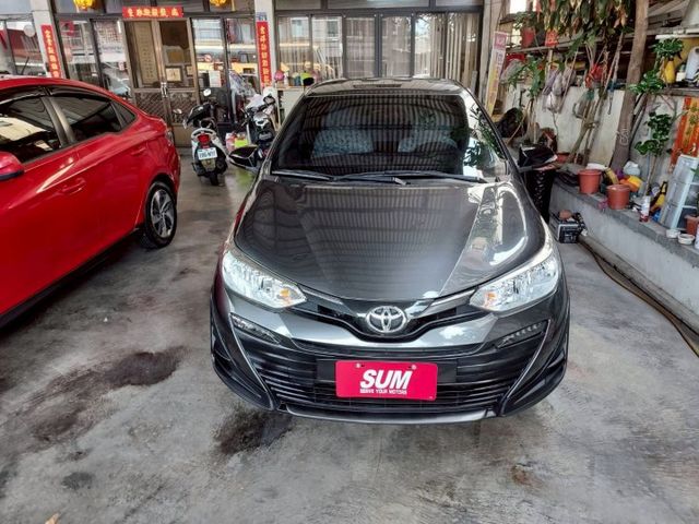 ~僅開3萬公里~9 安~尋基防滑~多功能影音~倒車顯影~場內同款車多台~歡迎輕鬆全額貸~  第1張相片