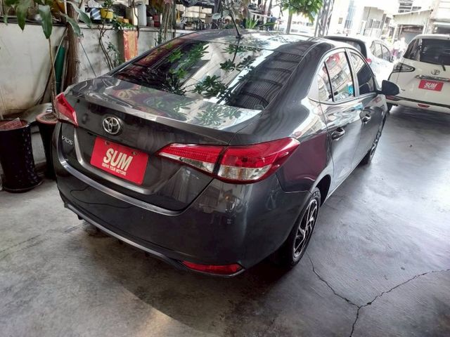 ~僅開3萬公里~9 安~尋基防滑~多功能影音~倒車顯影~場內同款車多台~歡迎輕鬆全額貸~  第4張相片