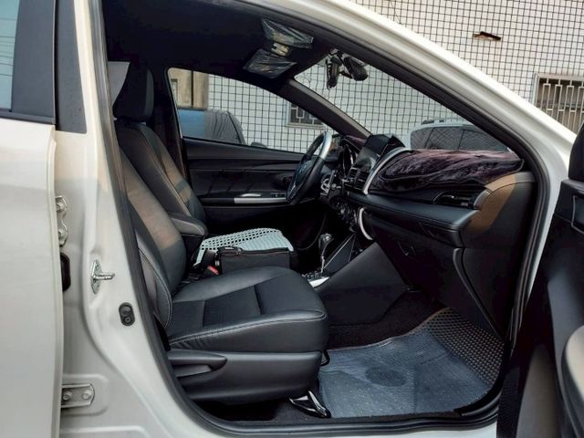 豪華版~I-KEY~方向盤快控鍵盤~恆溫~雙安~多功能影音~衛星導航~場內同款車多台~歡迎預約賞車~輕鬆全額貸~  第8張相片