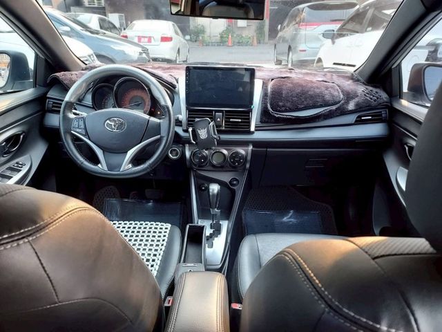 豪華版~I-KEY~方向盤快控鍵盤~恆溫~雙安~多功能影音~衛星導航~場內同款車多台~歡迎預約賞車~輕鬆全額貸~  第11張相片