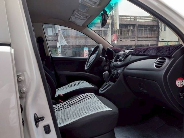 ~雙安~ABS~油耗省~車身小巧好停車~場內多台國民車~歡迎預約賞車~輕鬆全額貸~  第8張相片
