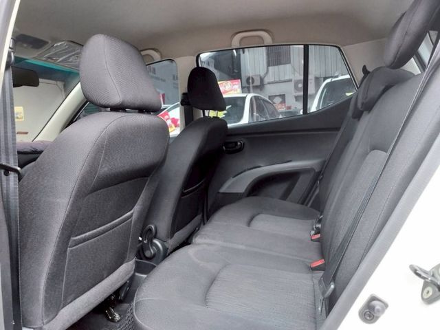 ~雙安~ABS~油耗省~車身小巧好停車~場內多台國民車~歡迎預約賞車~輕鬆全額貸~  第9張相片