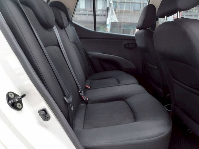 ~雙安~ABS~油耗省~車身小巧好停車~場內多台國民車~歡迎預約賞車~輕鬆全額貸~  第10張相片