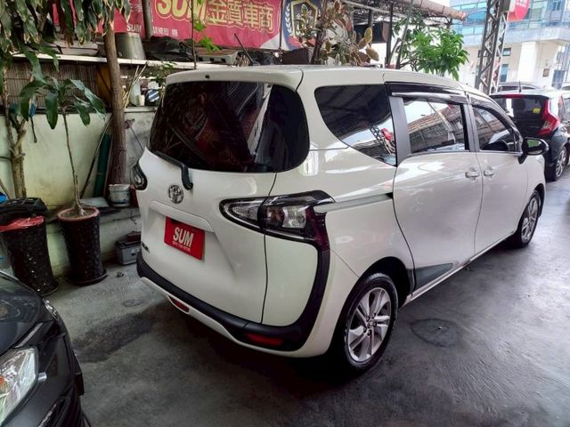 ~I-KEY~車門感應~多功能影音~循跡防滑~衛星導航~倒車顯影~場內同款多台~歡迎預約賞車~輕鬆全額貸~  第4張相片