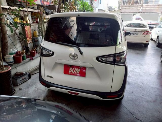 ~I-KEY~車門感應~多功能影音~循跡防滑~衛星導航~倒車顯影~場內同款多台~歡迎預約賞車~輕鬆全額貸~  第6張相片