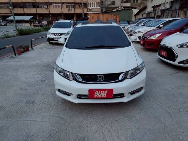 恆溫~換檔撥片~4安~天窗~定速~循跡防滑~多功能影音~衛星導航~歡迎預約賞車~輕鬆全額貸~  第1張相片