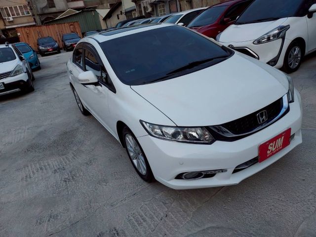 恆溫~換檔撥片~4安~天窗~定速~循跡防滑~多功能影音~衛星導航~歡迎預約賞車~輕鬆全額貸~  第3張相片