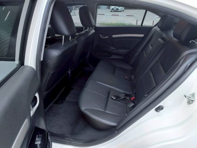 恆溫~換檔撥片~4安~天窗~定速~循跡防滑~多功能影音~衛星導航~歡迎預約賞車~輕鬆全額貸~  第9張相片