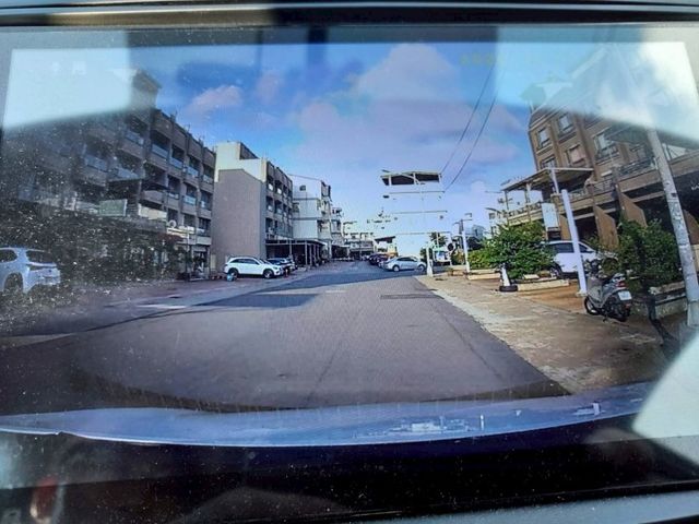 ~天窗~恆溫~多功能影音~倒車影像~熱門5門小車~場內小車多台~輕鬆全額貸~  第15張相片