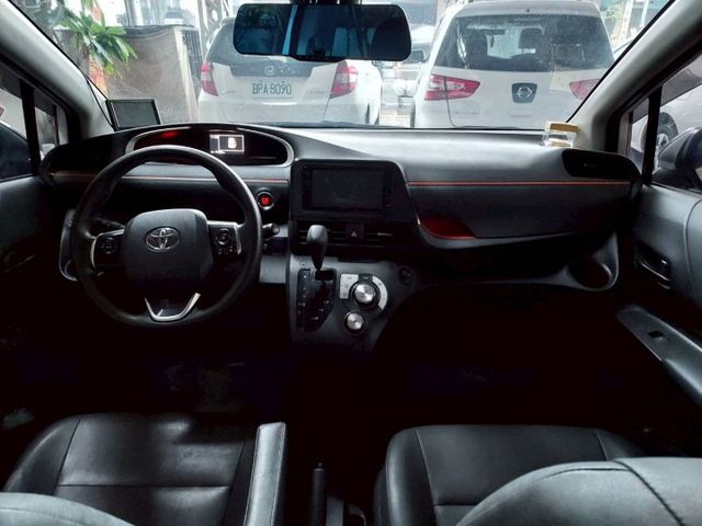 ~I-KEY~恆溫~8 安~車道偏移~循跡防滑~多功能影音~場內同款車多台~歡迎預約賞車~輕鬆全額貸~  第9張相片