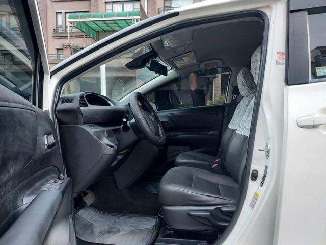~I-KEY~8顆安全氣囊~多功能螢幕~ABS~循跡防滑~摸門~車道偏移~場內同台車多台~歡迎預約賞車~輕鬆全額貸~  第7張相片