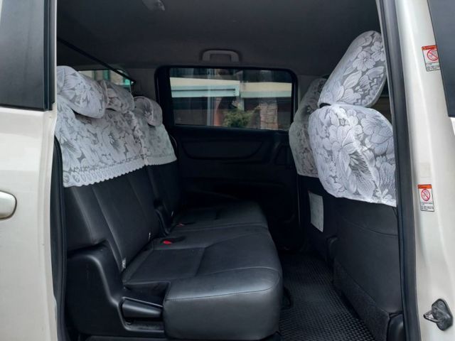 ~I-KEY~8顆安全氣囊~多功能螢幕~ABS~循跡防滑~摸門~車道偏移~場內同台車多台~歡迎預約賞車~輕鬆全額貸~  第10張相片