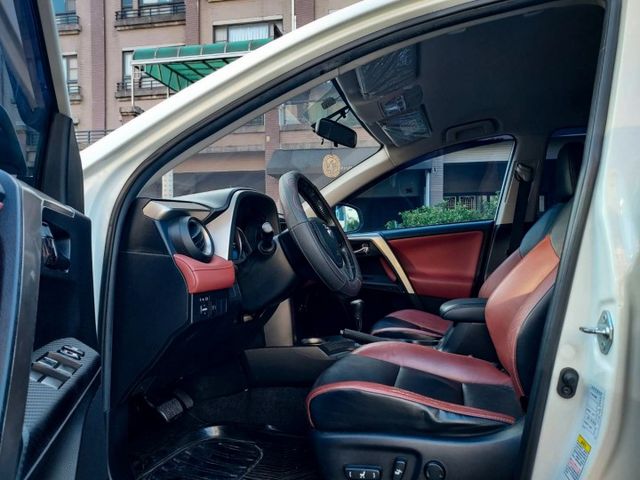 ~14年領牌~I-KEY~電動座椅~車門感應~恆溫~雙安～ABS~定速~多功能影音~歡迎預約賞車~輕鬆全額貸~  第7張相片