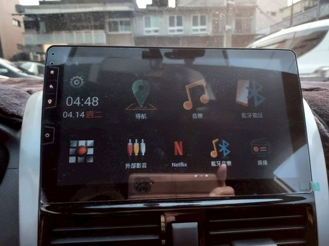 豪華版~I-KEY~方向盤快控鍵~恆溫~雙安~多功能影音~衛星導航~場內同款車多台~歡迎預約賞車~輕鬆全額貸~  第13張相片