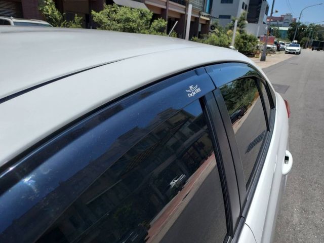 僅開5萬公里~9 安~循跡防滑~多功能影音~同款車場內多台~歡迎預約賞車~輕鬆全額貸~  第11張相片
