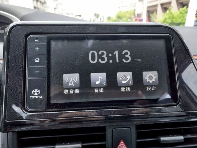 I-KEY~車門感應~多功能影音~循跡防滑~衛星導航~雙安~場內同款車多台~歡迎預約賞車~輕鬆全額貸~  第11張相片