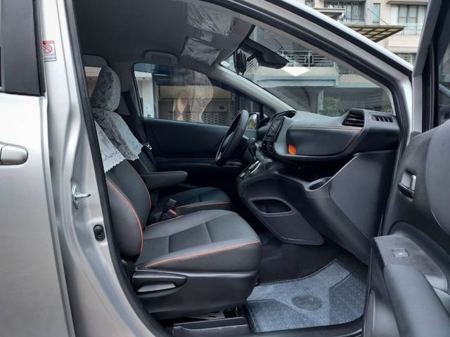 僅開3萬公里I-KEY~車門感應~恆溫~6安~車道偏移~循跡防滑~多功能影音~場內同款車多台~歡迎預約賞車~輕鬆全額貸~  第8張相片