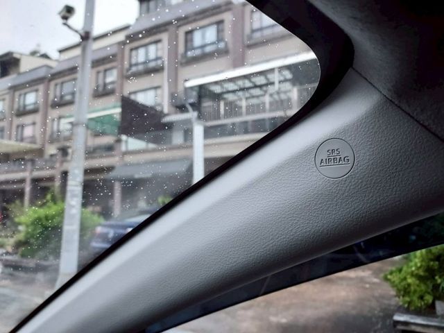 僅開3萬公里I-KEY~車門感應~恆溫~6安~車道偏移~循跡防滑~多功能影音~場內同款車多台~歡迎預約賞車~輕鬆全額貸~  第16張相片